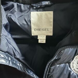 Diesel  , color is navy blue size 14,  very good condition 
Looks brand new